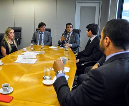 Celina Leão tenta impedir antecipação de R$ 17 milhões mensais para empreiteiras