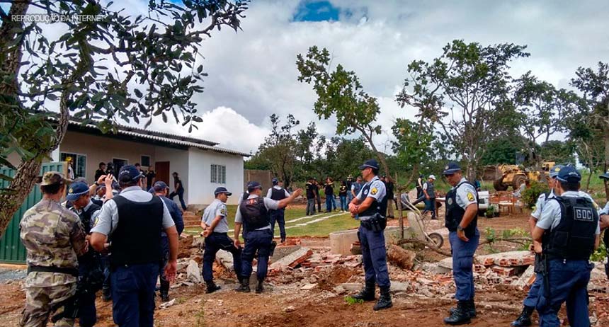 DANE-SE A LEI ! : Funcionária da Agefis se recusa a cumprir determinação judicial, mas foi aconselhada a voltar atrás