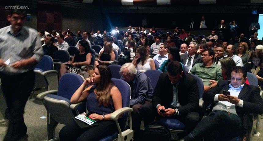 Fornecedores da Saúde dependem de boa vontade de Rollemberg para receber atrasados. Recursos continuam investidos