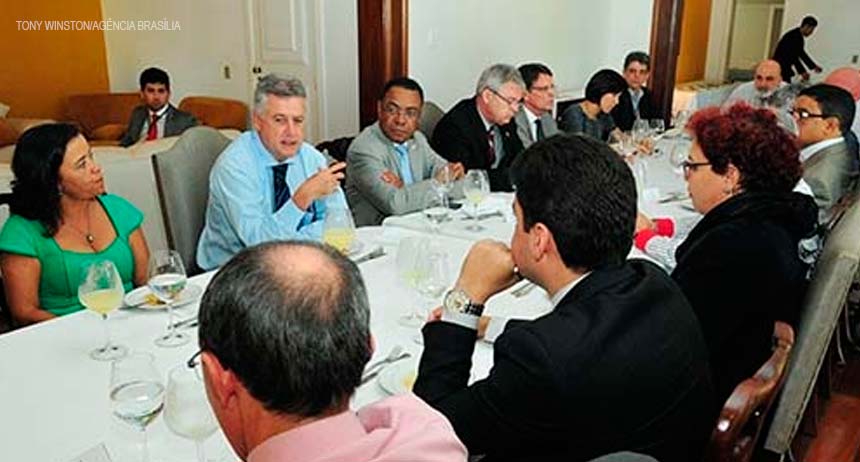 Governador tem encontro com diretores de hospitais públicos