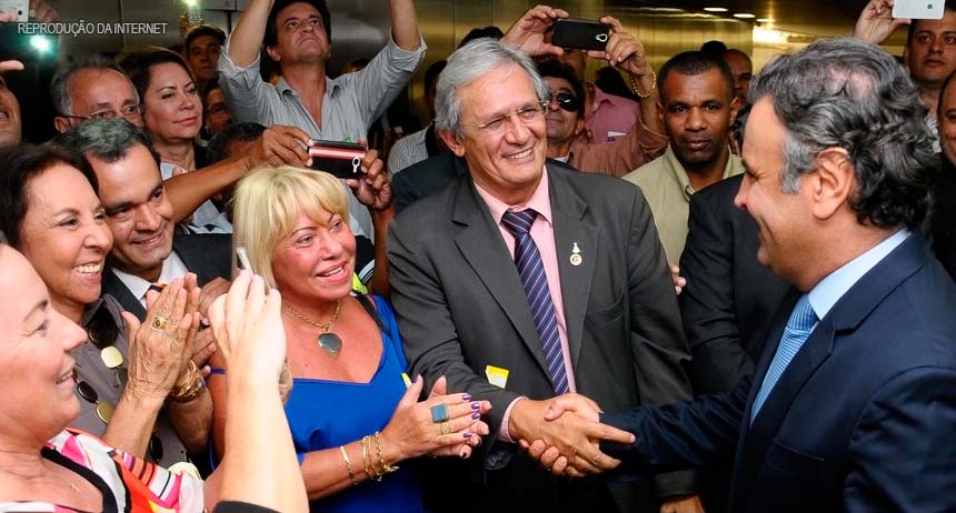 Aécio recebe o PSDB do DF e descarta intervenção: “decisão tem que ser democrática”