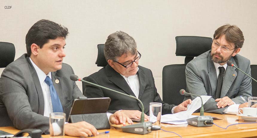 Fim da farra? Pegadinha? Oficialização de laranjas ou o DF está mudando?