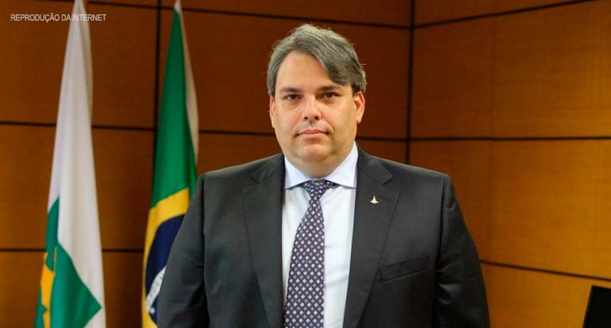 Secretário de Gestão Administrativa do DF pede exoneração. Começa a reforma política de Rollemberg?