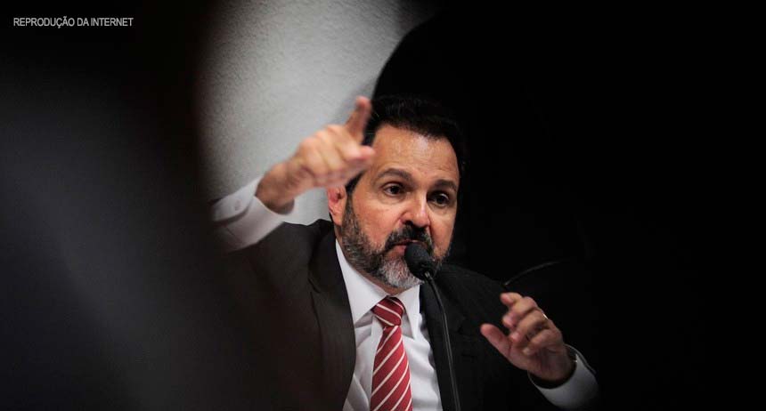 Juiz aceita ação de improbidade administrativa contra ex-governador Agnelo Queiroz