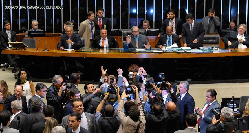 Câmara aprova em 1º turno redução da maioridade penal em crimes hediondos