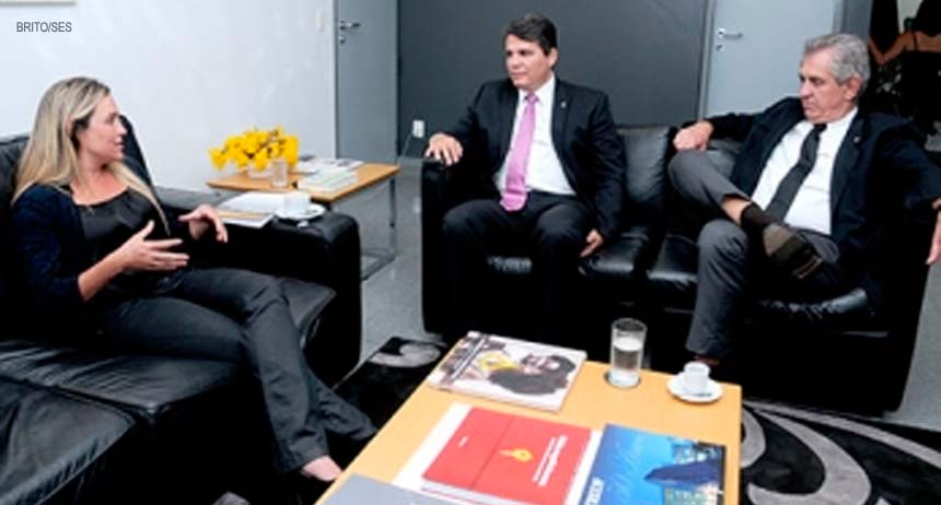 Secretário de saúde busca apoio da presidente da CLDF