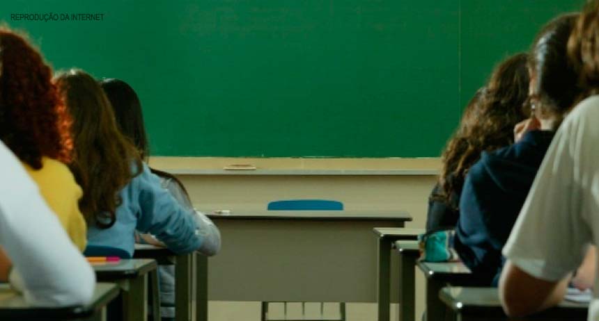 Secretaria de Educação “requenta” anúncio de contratação de professores concursados