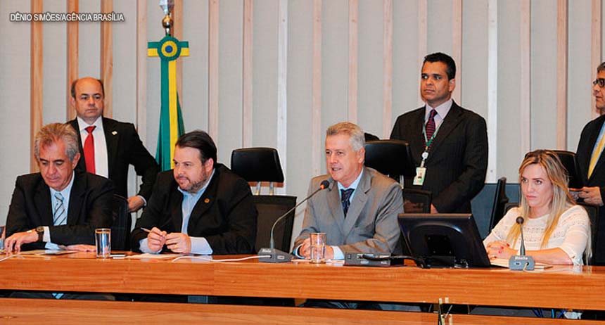 Rollemberg sanciona projeto que destina R$ 352 milhões em emendas parlamentares para a Saúde