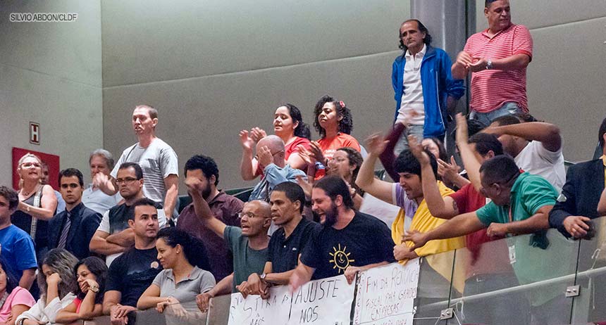 Aprovado projeto que garante pagamento de salários dos servidores