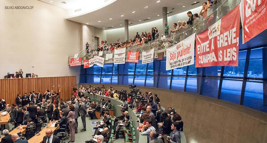 CLDF aprova Substitutivo que garante pagamento dos servidores do DF