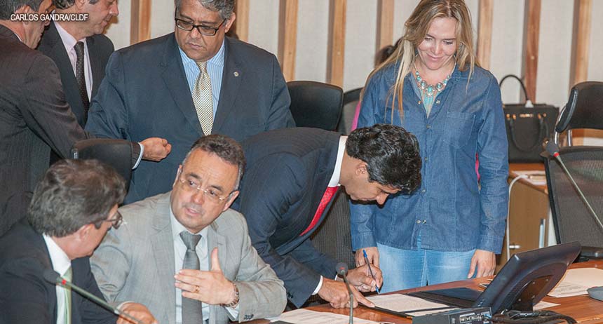 Roosevelt assume vaga na CLDF mas deixa chefes de gabinetes nas administrações de Candangolândia, Bandeirante e Park Way