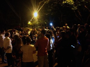 Auxiliares e Técnicos em Enfermagem em reunião no acampamento na Secretaria de Saúde recebem o presidente do Sindicato dos Médicos, Guttemberg Fialho - Foto: Kleber Karpov