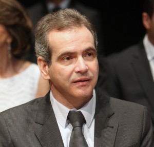 Secretário de Saúde de Goiás, Leonardo Vilela, nega dificuldades de gestão