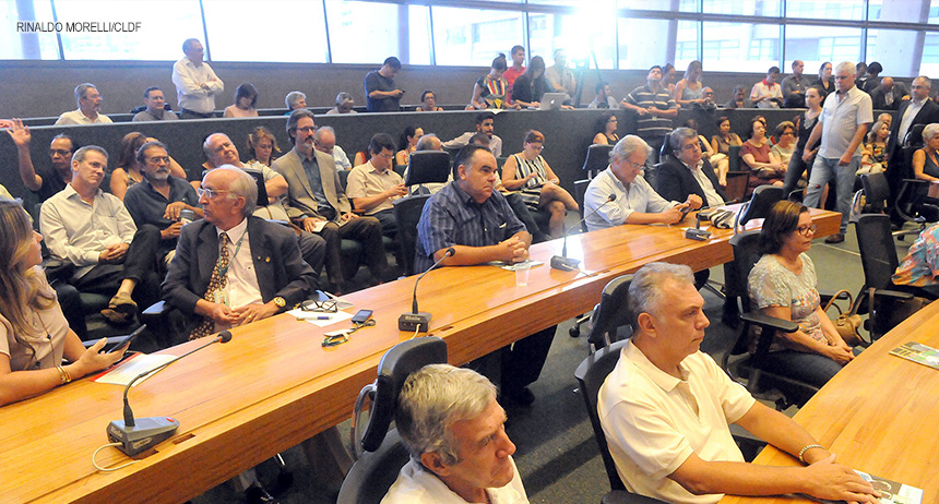 Sob pressão, GDF retira projeto sobre cobrança por uso de áreas públicas anexas a residências