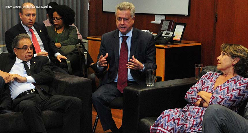 Parlamentares do DF deixam Buriti sem acordo com Rollemberg sobre movimentos de servidores