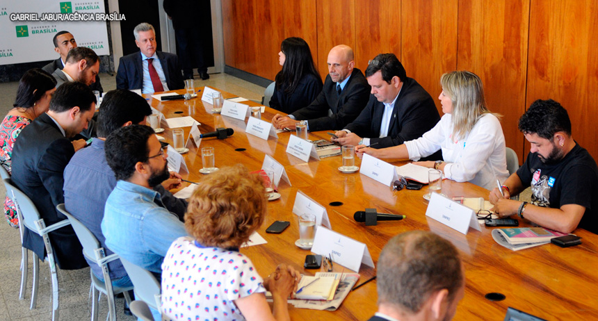 GDF espera pagar Férias e 13º Salário aos servidores até o fim de dezembro. Mas as horas-extras da Saúde…