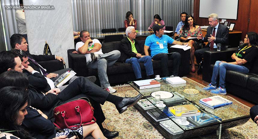 Governador Rollemberg comanda reuniões com sindicatos de categorias em greve