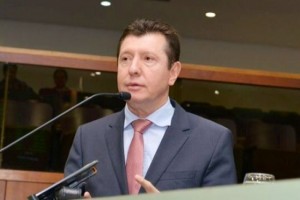 Deputado estadual, José Neldo questiona gestão por meio de OSS em Goiás