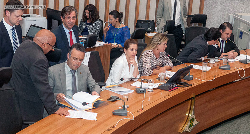 CLDF interrompe recesso para votar isenções tributárias