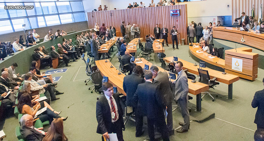 Distritais aprovam prorrogação de isenções fiscais e retomam recesso