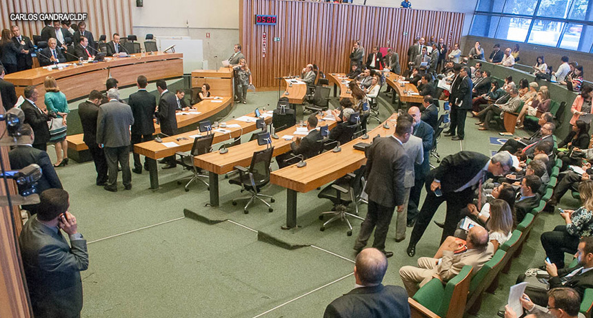 Deputados derrubam 31 vetos parciais ao Plano Distrital de Educação