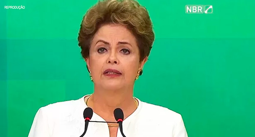 Dilma diz que recebeu com indignação abertura de processo de impeachment