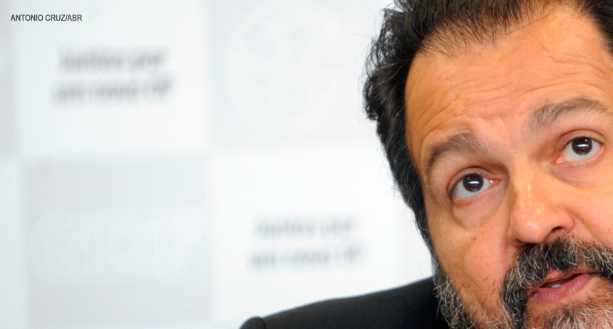 Juiz recebe nova ação contra Agnelo por reintegração de Policial Militar