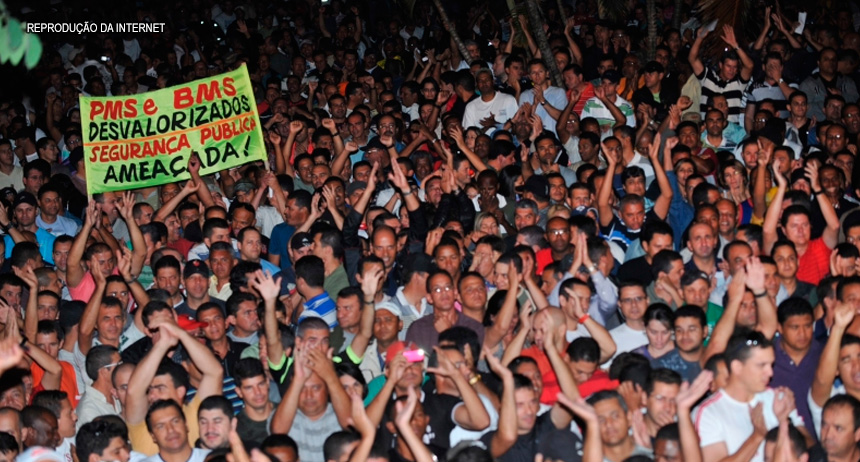 Policiais e Bombeiros Militares cobram promoções ao governador do DF