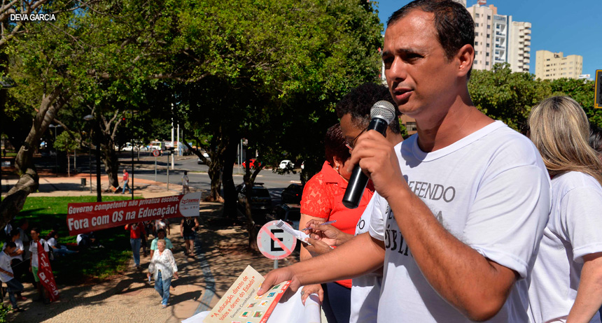 Sinpro-DF participa de ato contra as OS’s na educação pública