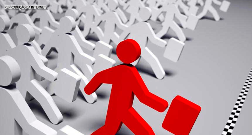 Após suspensão, servidora entra na Justiça e garante pagamento da Gratificação de Titulação