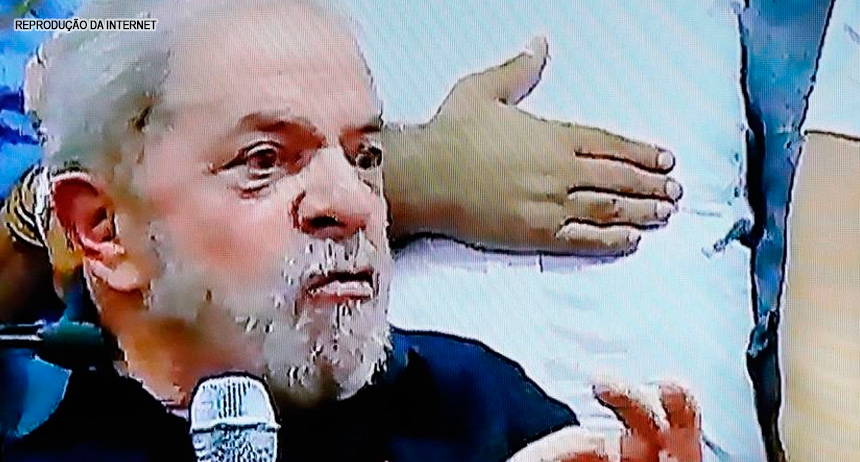 Em desabafo com presidente Dilma, Lula diz “eles que enfiem no c* todo o processo”