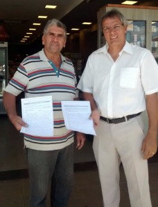 Danúbio Martins e Anderson arrecadam assinaturas contra reabertura da via