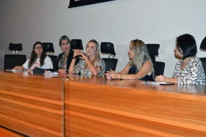 Celia em reunião com Nutricionistas e Técnicos em Nutrição - Foto: Ascom Celina Leão