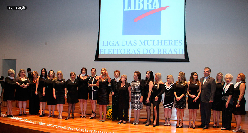 Nova direção da Liga das Mulheres Eleitoras do Brasil toma posse na Câmara Legislativa do DF