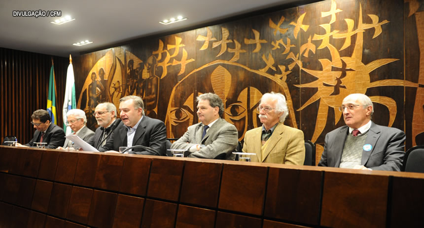Problemas crônicos na Saúde foi tema de palestra na Assembleia Legislativa do PR