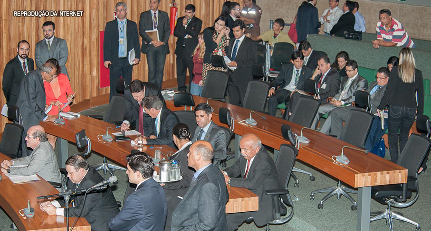 Distritais criticam cancelamento de cirurgias por causa da tocha olímpica