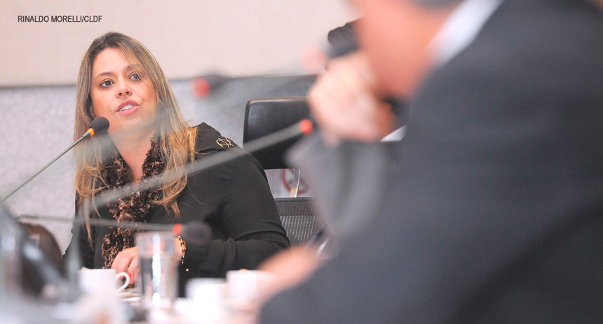 Farmacêutica denuncia à CPI da Saúde do DF a falta de reagentes para exames sobre infarto