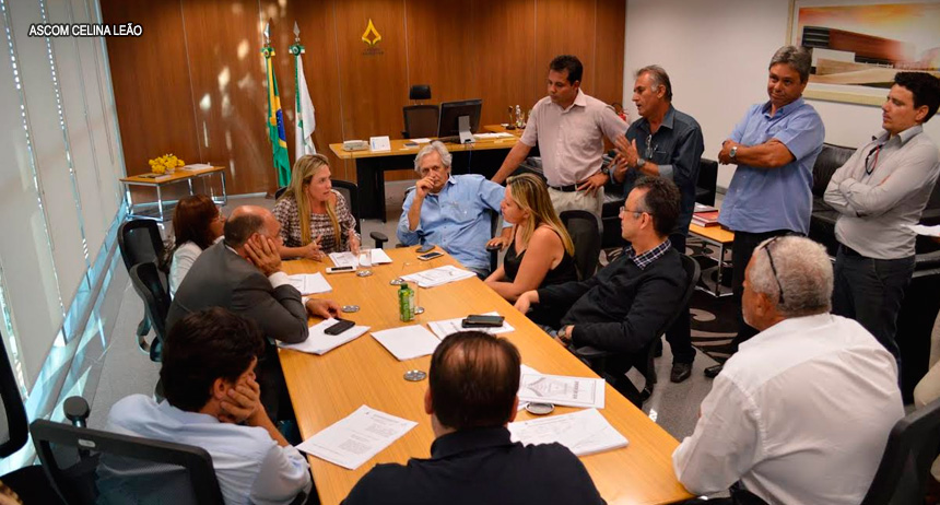 Deputados distritais buscam consenso entre motoristas de táxi e de aplicativos digitais