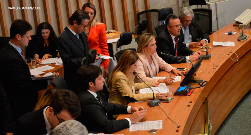 Uber: Deputados aprovam projeto de lei que regulamenta transporte por aplicativo