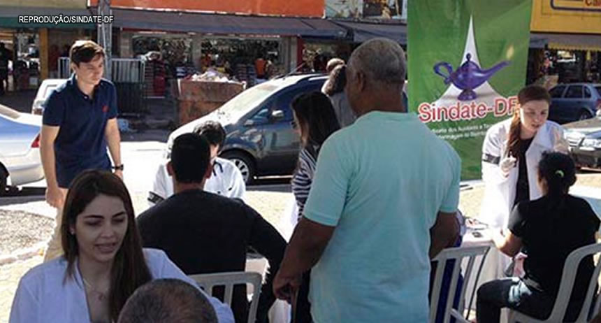 Sindate participa de ação social na feira de Ceilândia