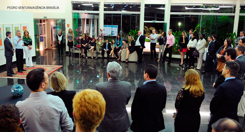 Prioridades: Enquanto pediatras debatiam problemas do Hospital Materno infantil, o secretário de Saúde…