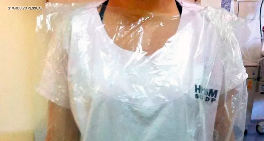 Sem material, médicos e enfermeiros ‘vestem’ plástico em hospital do DF
