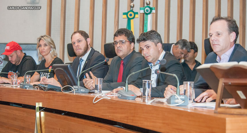 DF: Servidores ameaçam deflagrar greve geral