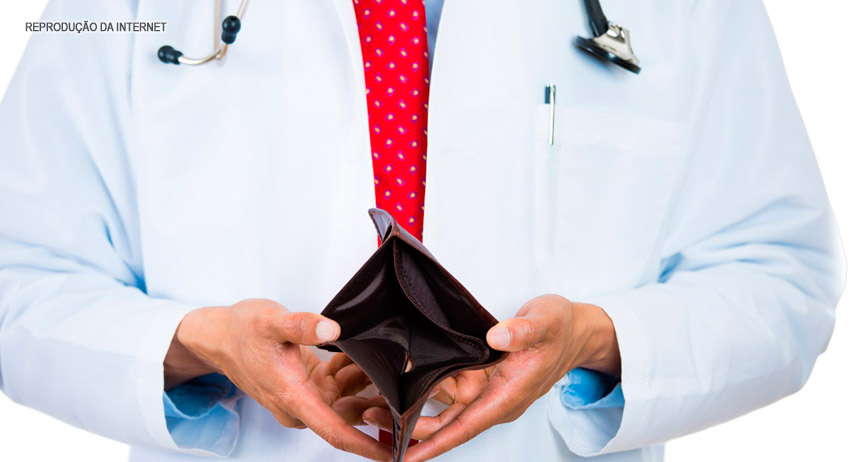 Atraso em pagamento de horas extras da Saúde revolta servidores