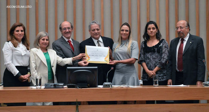 Celina Leão homenageia Jango com título de Cidadão Honorário de Brasília