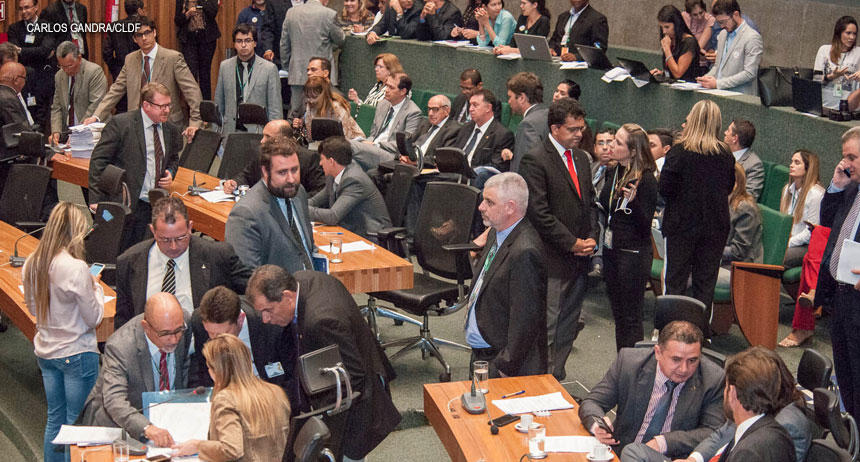 Câmara Legislativa aprova Orçamento para 2017 e entra em recesso legislativo