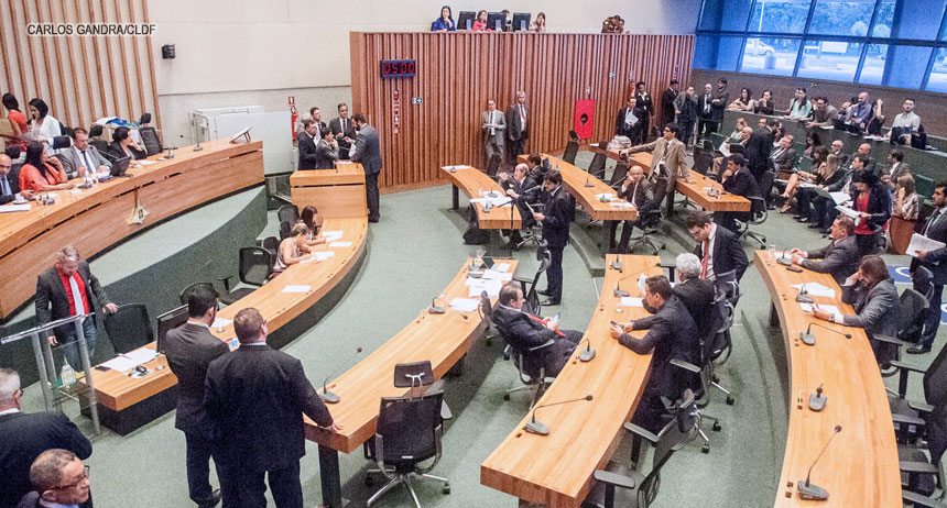 Câmara Legislativa do DF aprova mudança no Refis para grandes devedores