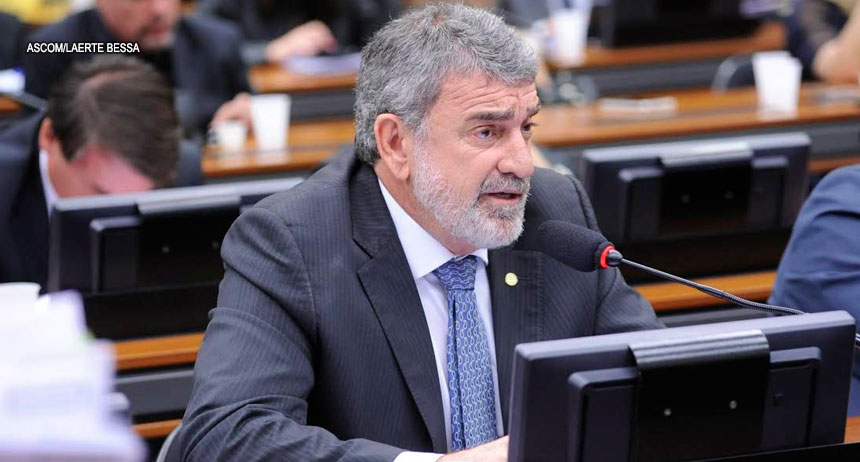 Relatada por deputado Laerte Bessa, repasse da gorjeta agora é Lei