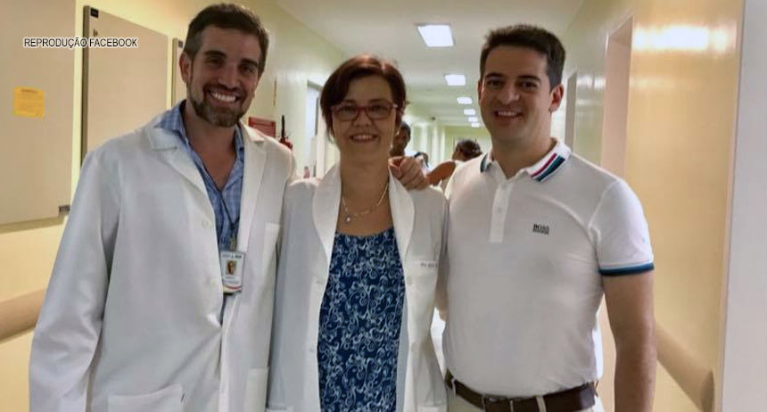 Secretário de Saúde dá uma ‘mãozinha’ na pediatria do Hospital do Gama