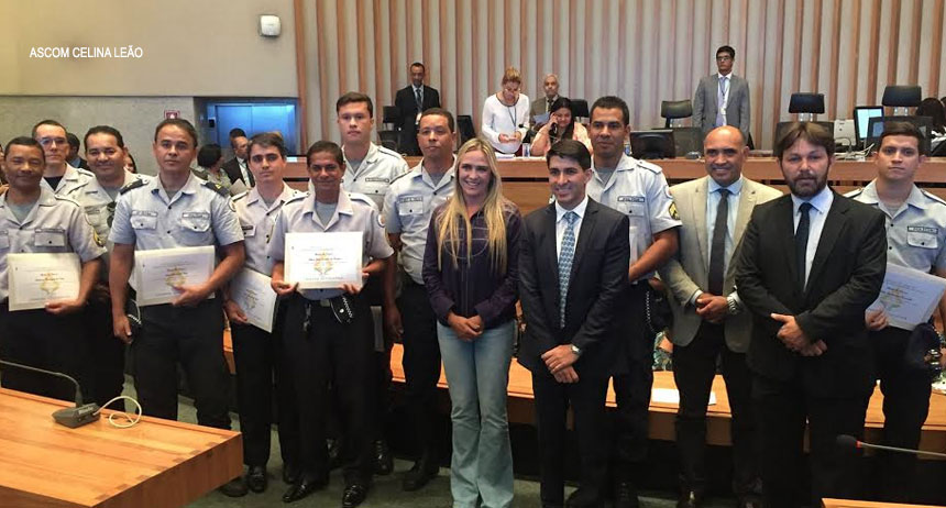 Reconhecimento: PMs feridos em protesto na Esplanada dos Ministérios são homenageados na CLDF